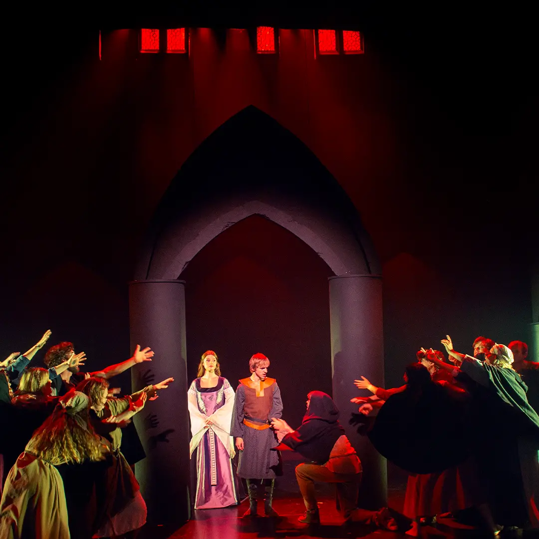 JORDENS SØJLER (THE PILLARS OF THE EARTH)